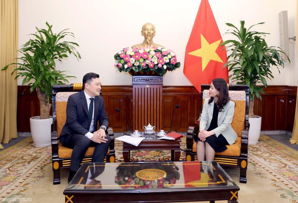 Đại diện GGGI và Bộ Khoa học và Công nghệ ký bản ghi nhớ hợp tác