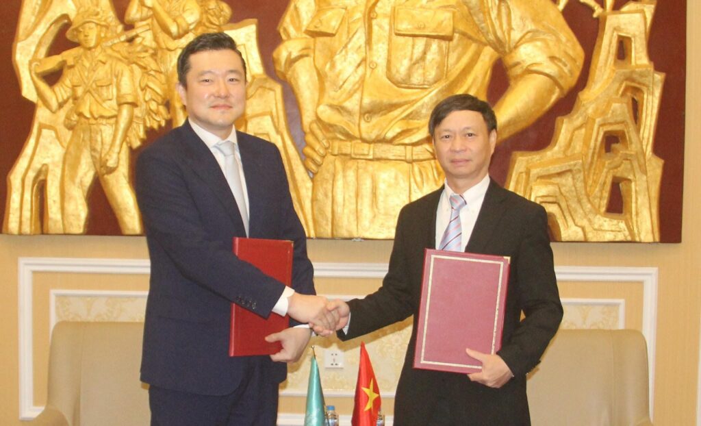 Juhern Kim phát biểu tại sự kiện khởi nghiệp về hiệu quả năng lượng tại Hà Nội