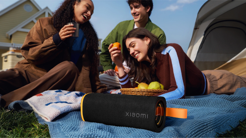 Xiaomi Sound Play được đặt trong không gian nghe nhạc thư giãn