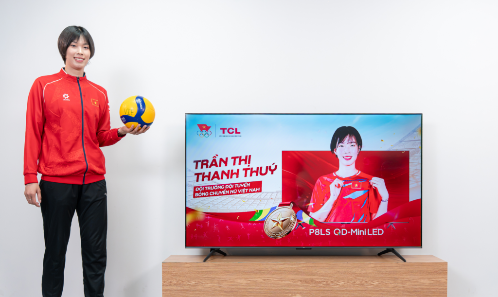 Màn hình TCL P8LS trình chiếu hình ảnh thể thao với độ tương phản cao