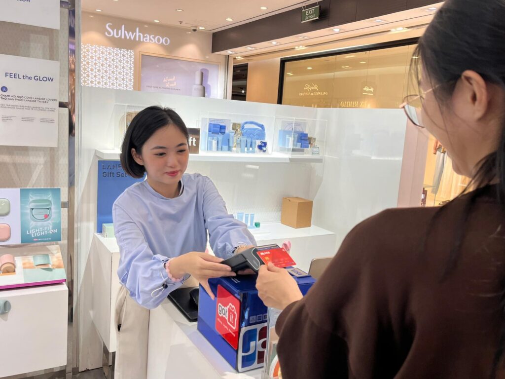 Sinh viên và cộng đồng tham gia hoạt động chạy bộ gây quỹ