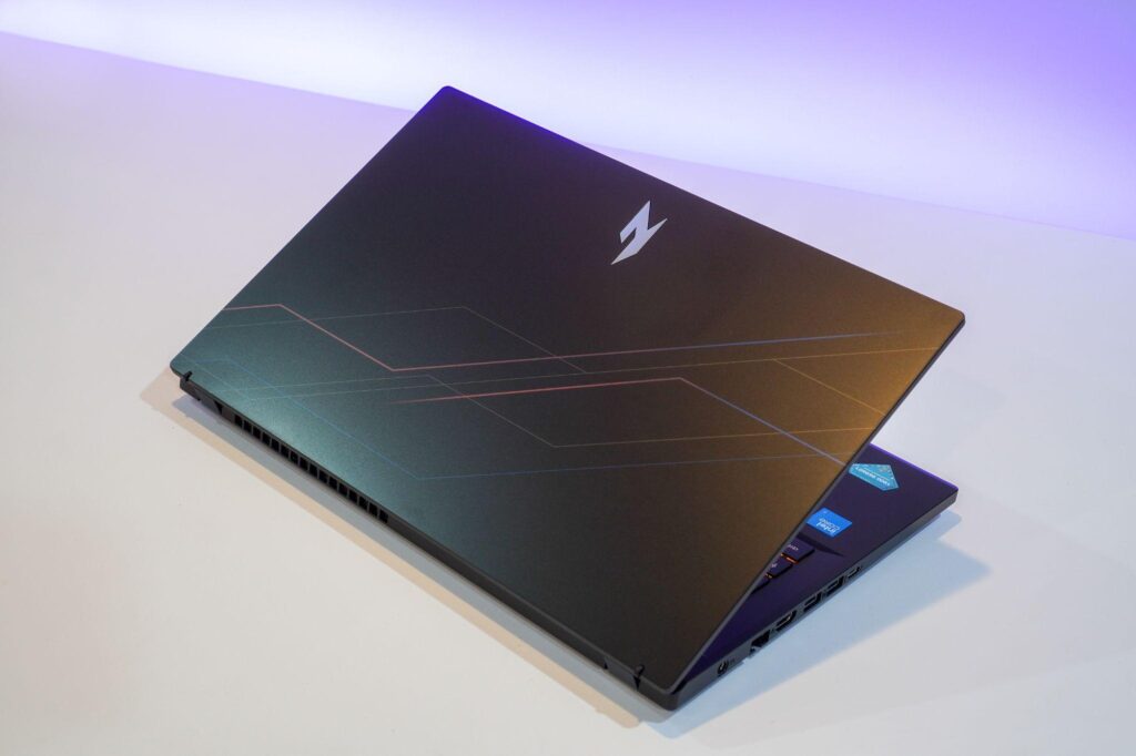 Hình ảnh giới thiệu chính sách bảo hành và ưu đãi laptop gaming Acer