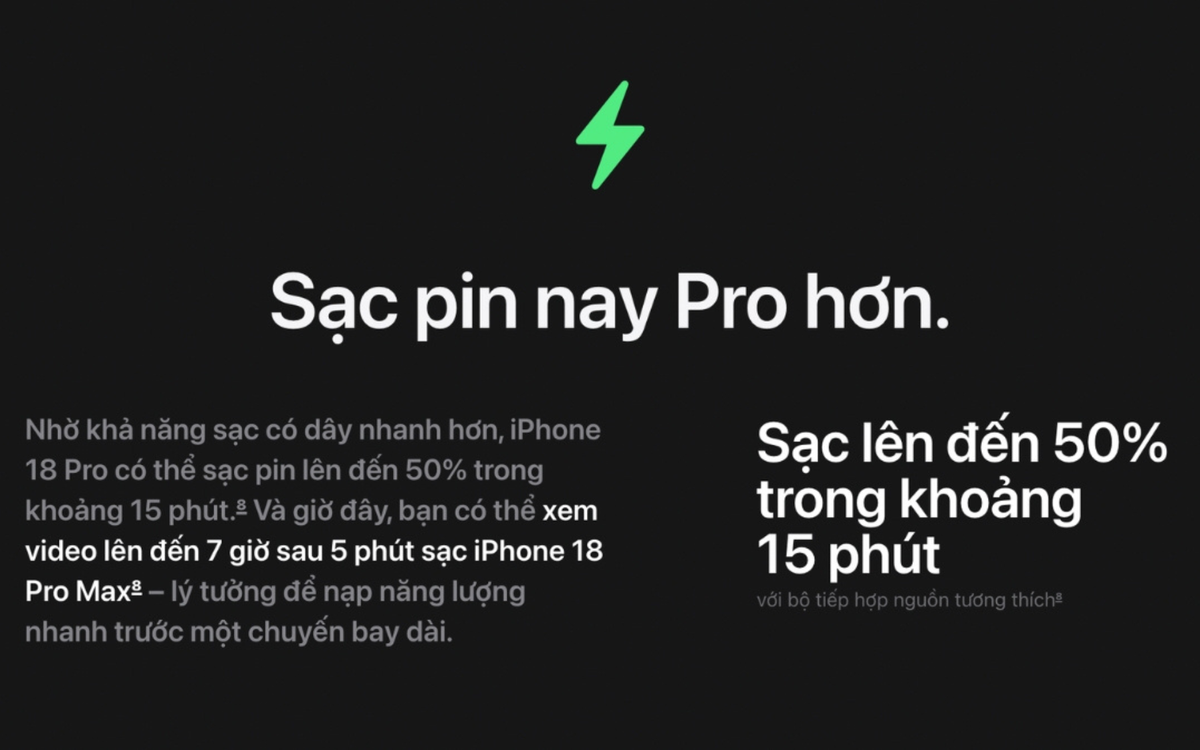 iPhone 18 Pro Max đặt cạnh bộ sạc trong bối cảnh chuẩn bị nạp pin