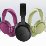 Tai nghe Bose QuietComfort Headphones 2 màu xanh đặt trên nền sáng
