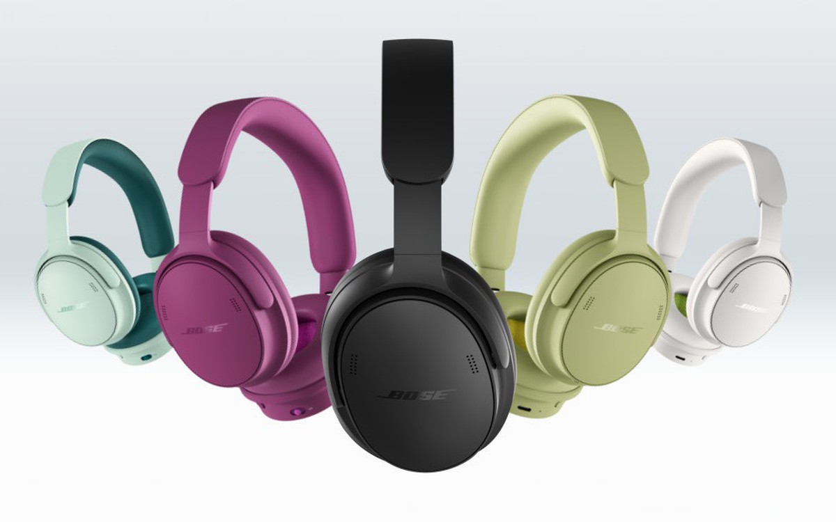Tai nghe Bose QuietComfort Headphones 2 màu xanh đặt trên nền sáng
