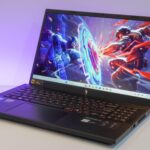 Laptop gaming Acer đặt trên bàn với màn hình hiển thị giao diện trò chơi