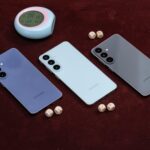 Galaxy S26 FE đặt trong bối cảnh giới thiệu sản phẩm với thiết kế mỏng nhẹ