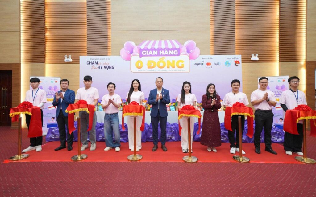 Đại diện NAPAS, Mastercard, Payoo và Hội Liên hiệp Phụ nữ Việt Nam tại lễ khởi động chương trình