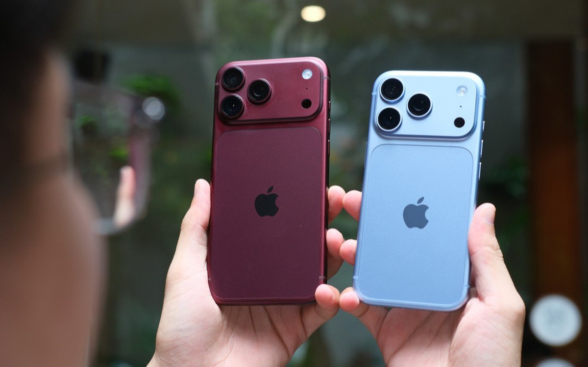Hai mẫu iPhone 18 Pro và iPhone 18 Pro Max được đặt cạnh nhau