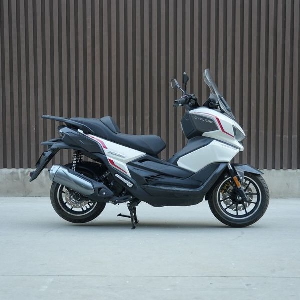 Cụm đầu xe Cyclone RT250 với đèn và kính chắn gió