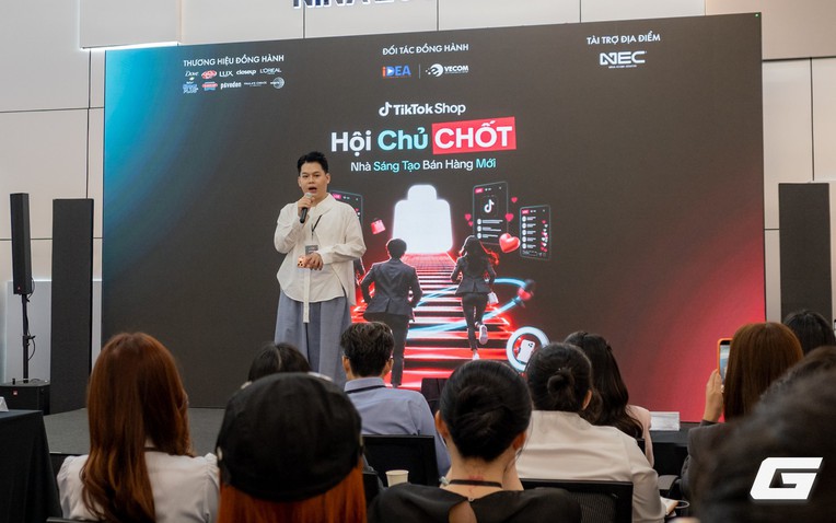Đại diện các đơn vị tham gia chương trình đào tạo nhà sáng tạo bán hàng