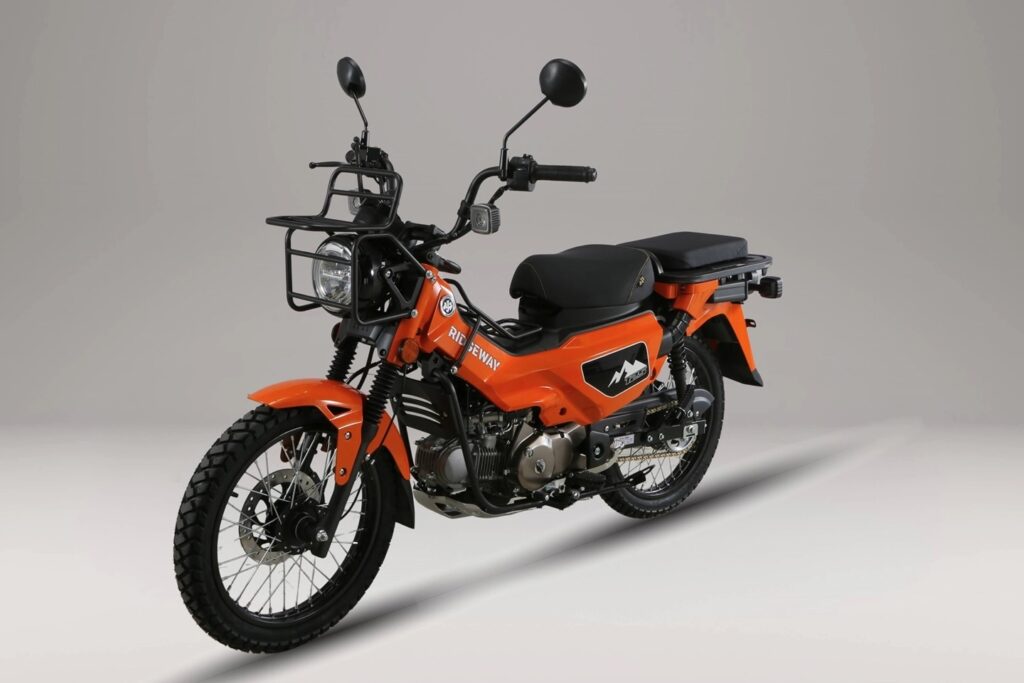 AJS Ridgeway 125 sử dụng vành nan hoa và lốp gai đa dụng