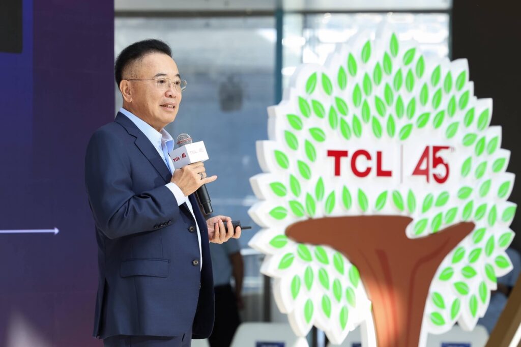 Các hiện vật công nghệ được sắp xếp trong khu triển lãm