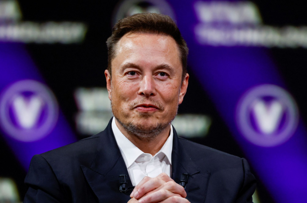 Robot hình người của Tesla thực hiện công việc trong không gian gia đình