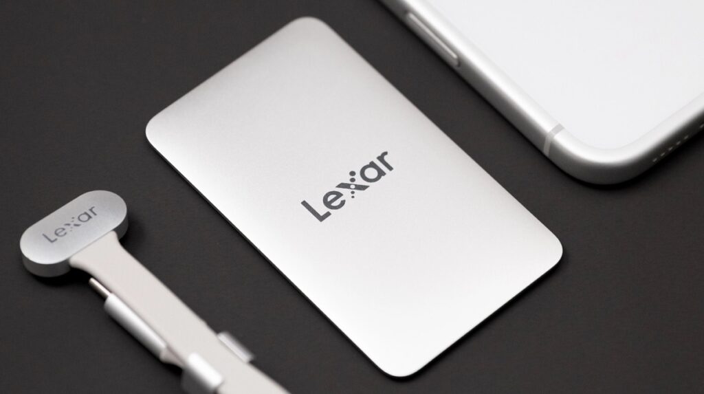 Dây SnapLink nối Lexar Muse với thiết bị qua cổng USB-C