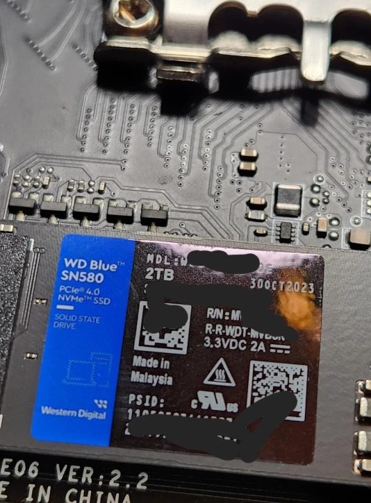 Hệ thống thử nghiệm khởi động vào Windows từ ổ SSD bị bỏ quên