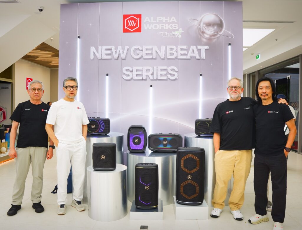 Các mẫu đồng hồ thông minh Alpha Works Life tại showroom