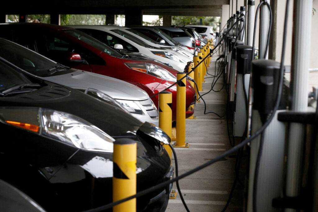 Mô phỏng sự khác biệt về phát thải giữa xe điện và xe chạy xăng