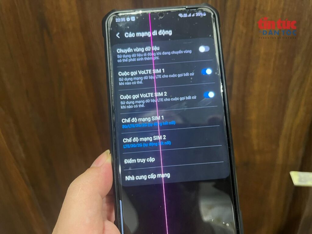Màn hình điện thoại hiển thị các tùy chọn kết nối và cuộc gọi 4G