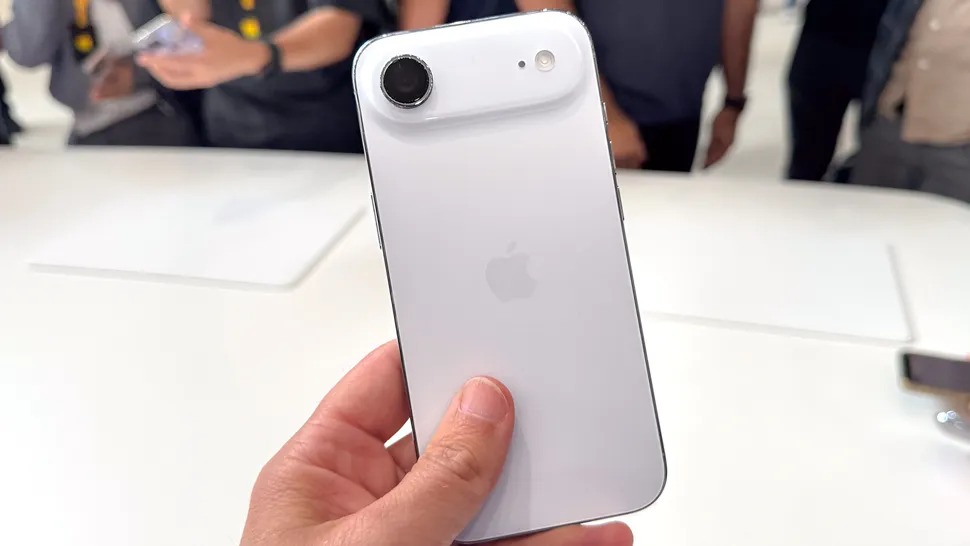 Hình ảnh minh họa sự kiện ra mắt sản phẩm mới của Apple