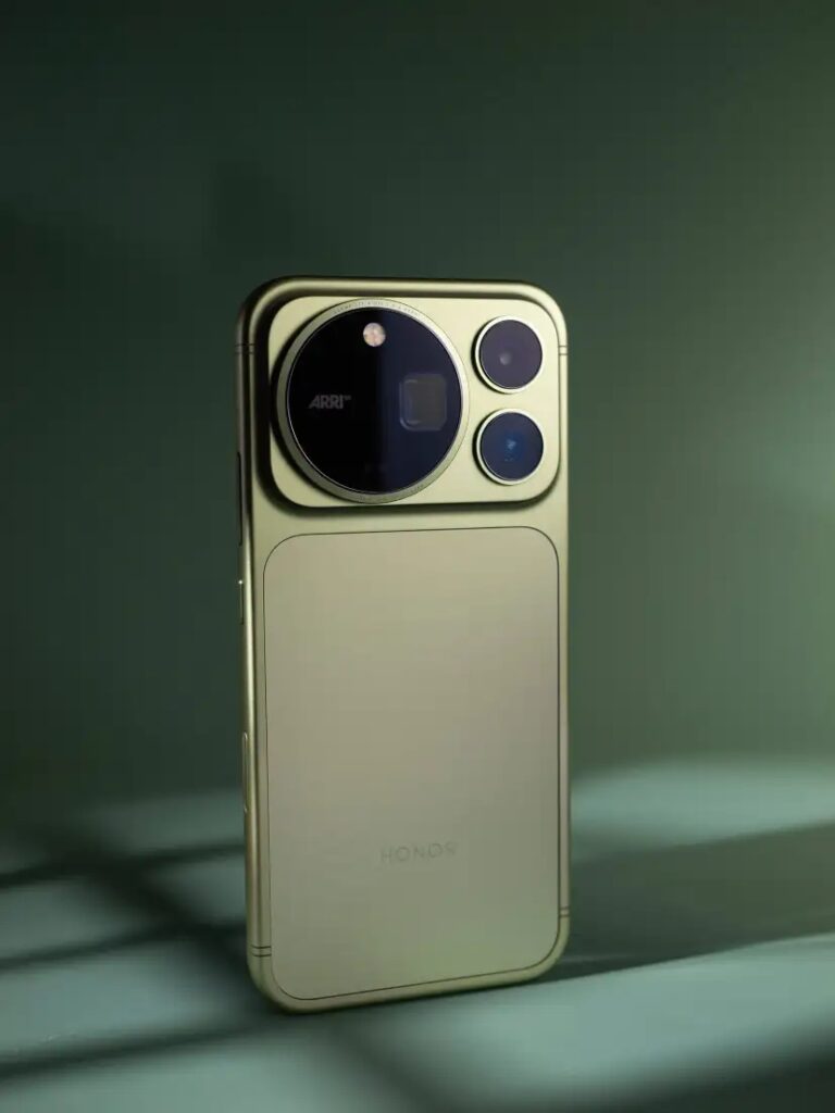 Camera trước cảm biến vuông trên Honor Magic9