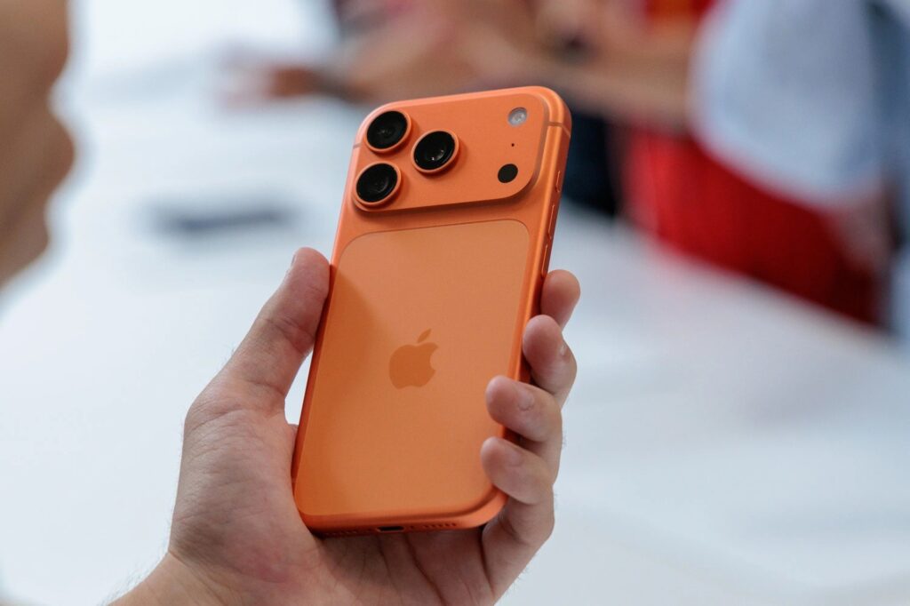 Các mẫu iPhone được trưng bày tại quầy bán lẻ