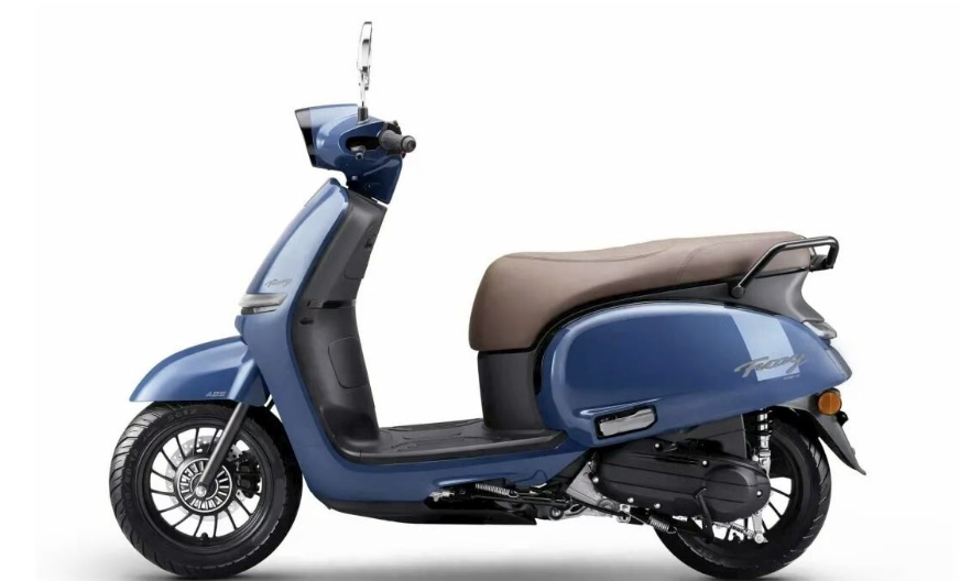 Yamaha Fuzzy 125 trong góc chụp toàn thân bên hông