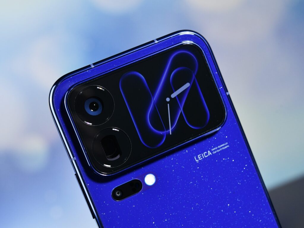 Các lựa chọn màu sắc của dòng Xiaomi 18 Pro