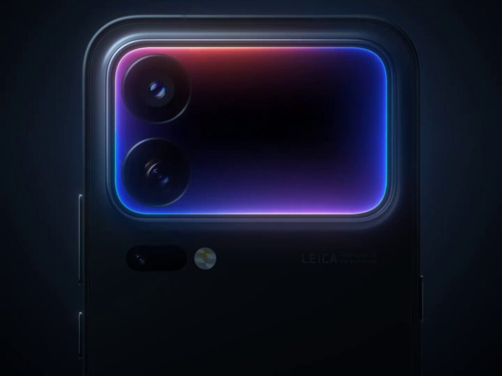 Cận cảnh màn hình phụ đa biến trên mặt sau smartphone Xiaomi