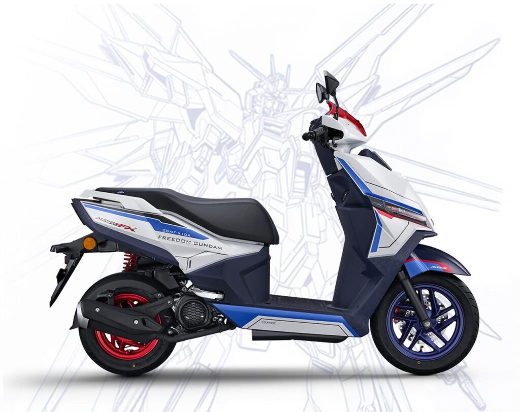 Thân xe mô phỏng đôi cánh của Freedom Gundam