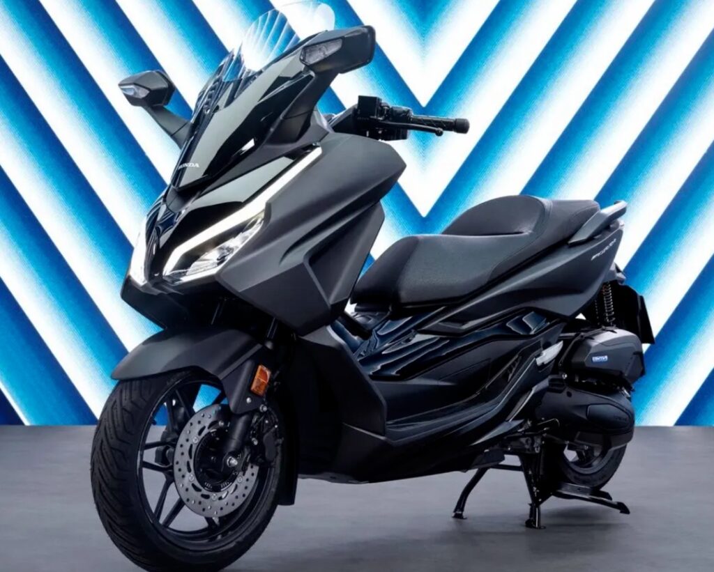 Khoang chứa đồ và các tiện ích trên mẫu xe tay ga Honda NWZ150