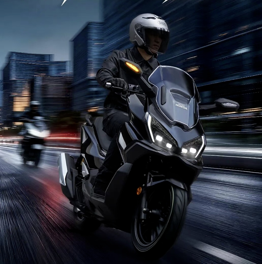 Màn hình TFT 7 inch hiển thị thông tin trên xe Honda NWZ150