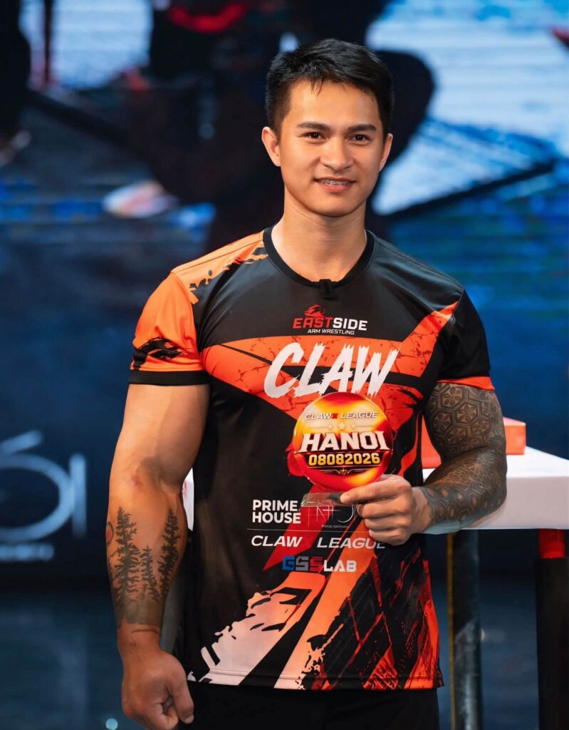 Levan Saginashvili và Devon Larratt chụp ảnh cùng nhau