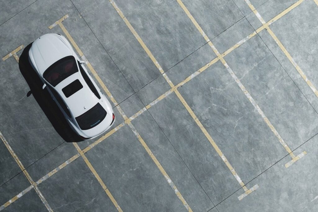 Khóa chặn được lắp tại một chỗ đỗ xe