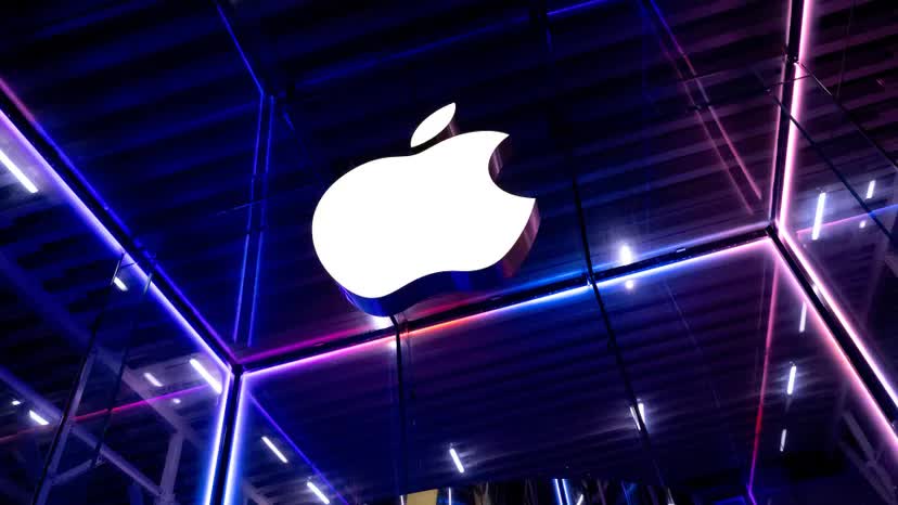 Apple Watch được kiểm thử trên dây chuyền sản xuất