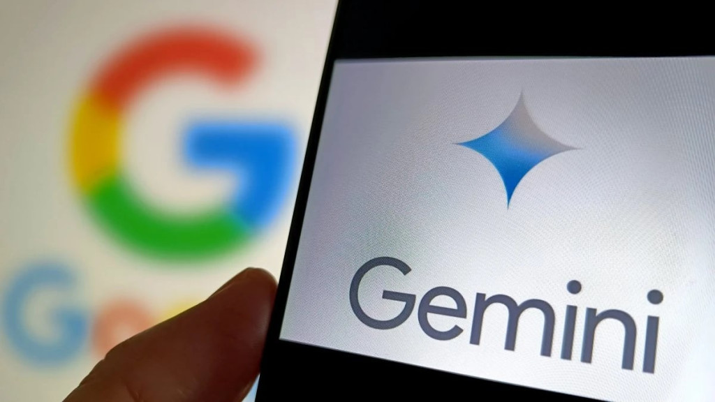 Minh họa người dùng tương tác với trợ lý Gemini trên màn hình