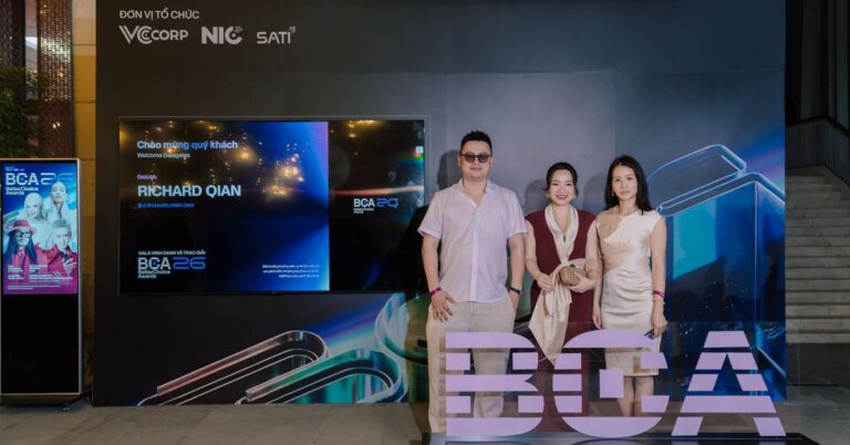 Robot pha trà ChaXplorer N5 tại khu vực đón tiếp khách mời