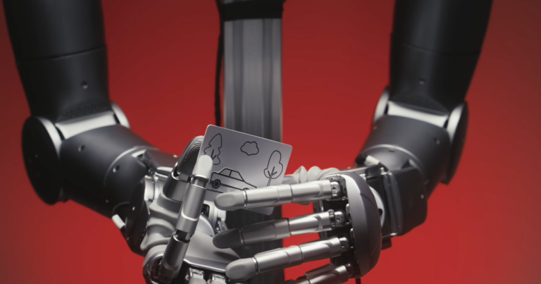 Bàn tay robot LinkerHand O30 đang phối hợp các ngón để thực hiện màn ảo thuật với những lá bài