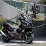 Honda NWZ150 nhìn từ bên hông với thiết kế xe tay ga hiện đại