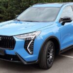 Mẫu Haval Jolion đỗ bên ngoài khu vực đô thị tại Nga