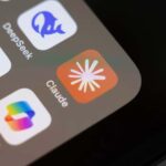 Giao diện chatbot Claude trên màn hình máy tính