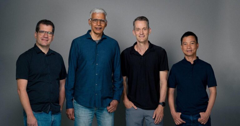 Bốn nhà sáng lập Discovery Loop gồm Jeff Dean, Sanjay Ghemawat, Oriol Vinyals và Lê Viết Quốc