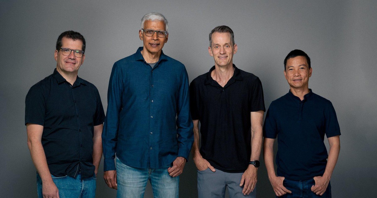 Bốn nhà sáng lập Discovery Loop gồm Jeff Dean, Sanjay Ghemawat, Oriol Vinyals và Lê Viết Quốc