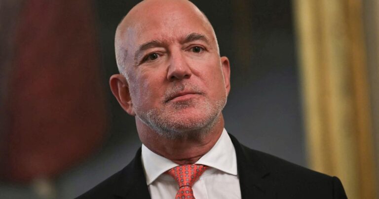 Jeff Bezos xuất hiện trong cuộc phỏng vấn về tác động của AI đến việc làm