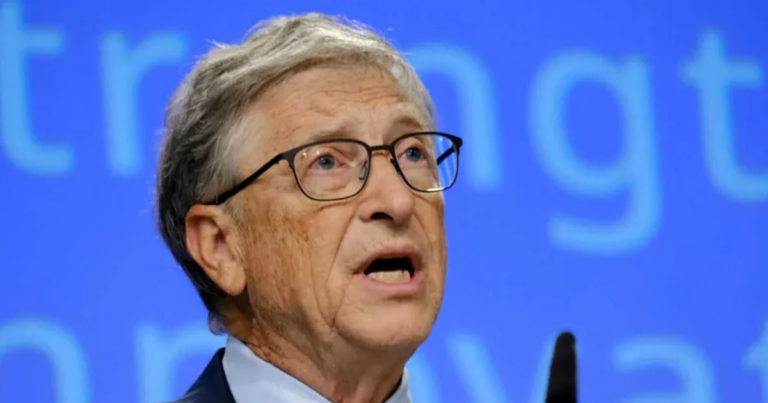 Bill Gates phát biểu trong một cuộc thảo luận về chính sách thuế tại Mỹ