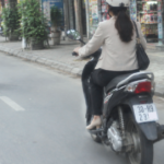 Cán bộ Công an TP Hải Phòng hướng dẫn xử lý trường hợp mất hoặc mờ biển số xe