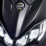 Mẫu maxi-scooter SYM Maxsym TL508 trong không gian giới thiệu xe