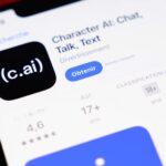 Giao diện chatbot Character.AI hiển thị trên màn hình thiết bị