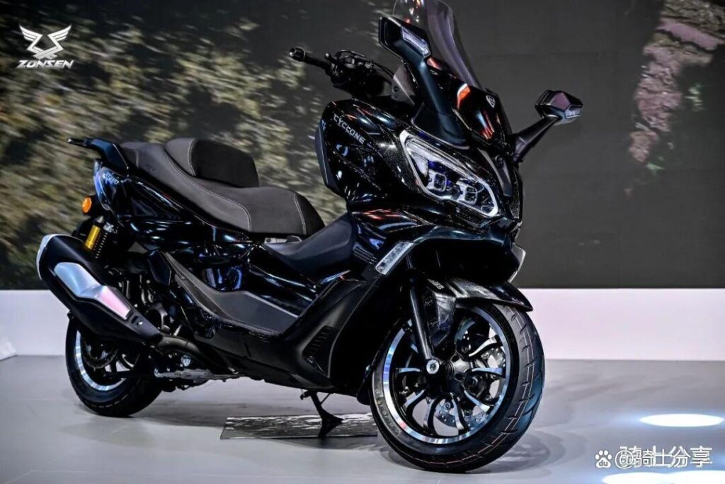 Động cơ hai xi-lanh trên mẫu maxi-scooter RT450
