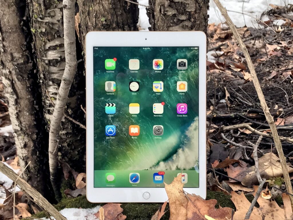 MacBook 12 inch được đặt trong bối cảnh sử dụng thực tế